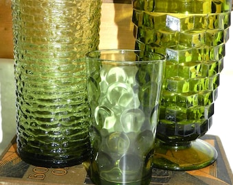 CH00SE FR0M 3 ViNTAGE GReeN 70'S GLASSES