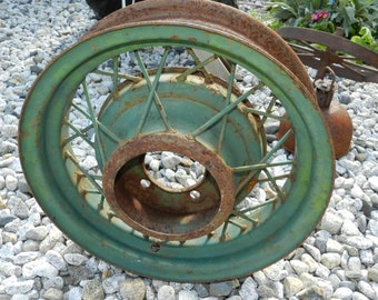 ANTIQUE GREEN WHEEL