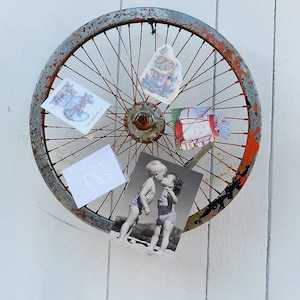VINTAGE BIKE RIM/ Card Display