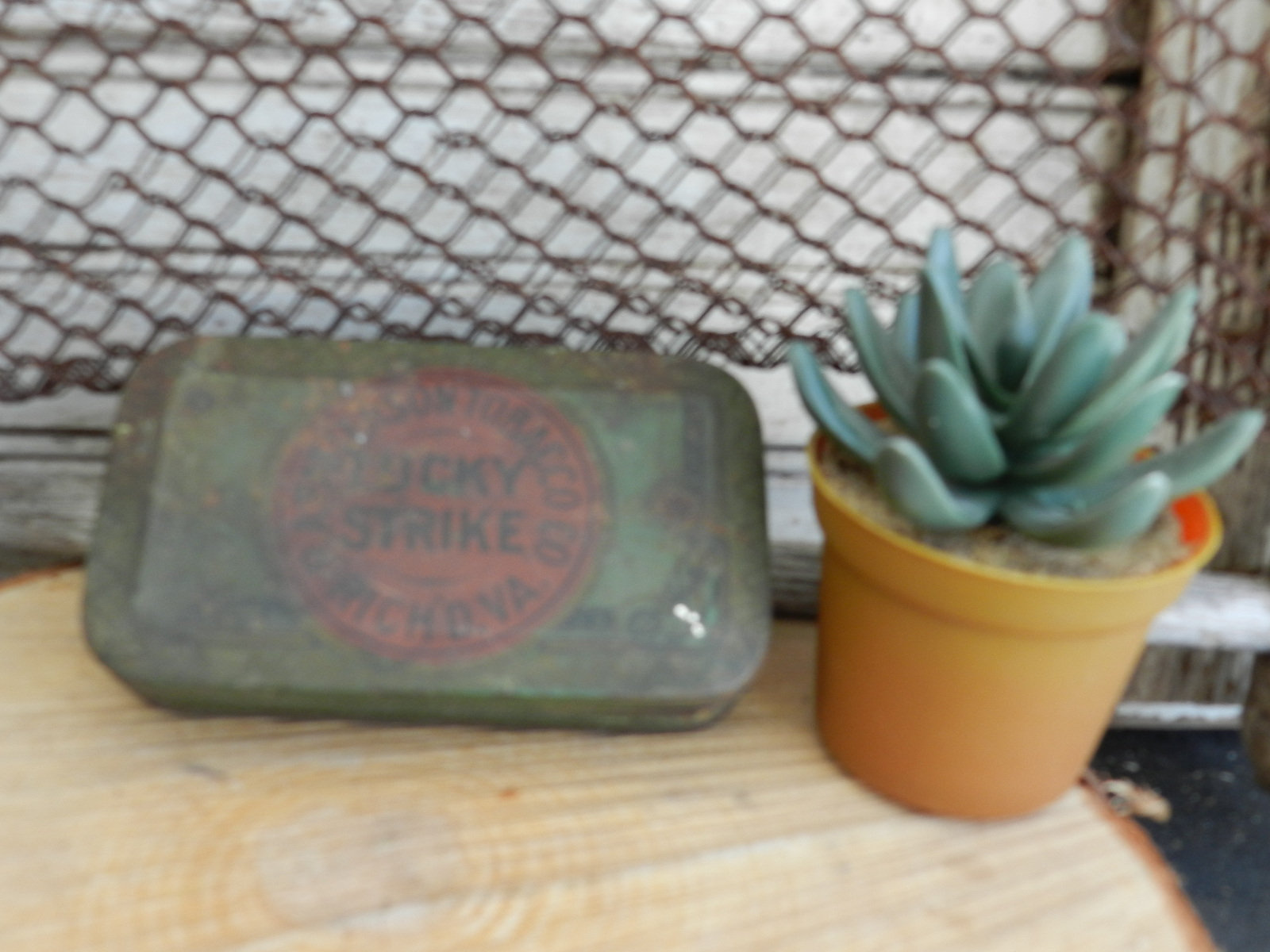 LUCKY STRIKE CUT PLuG Tin