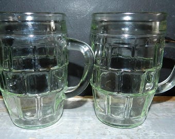 PAiR 0F ANCH0R H0CKING 1970'S CHiLD'S R00T BeeR BARREL MuGS/LiGHT GReeN ESSENCE/ 4 OZ.