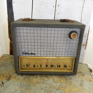 SILVERTONE ANTIQUE RADIO/Non Working