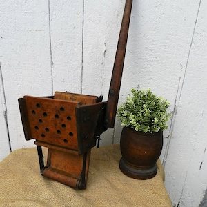 ANTIQUE MOP WRINGER