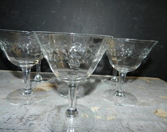 SeT 0F 6 ViNTAGE WINE/SHeRBET PEDESTAL GLASSeS/4 0Z./4 1/4" TaLL