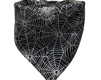 Glitter Halloween spinnenweb hondenbandana met oranje achterkant, Halloween hondenbandana, Halloween hondensjaal