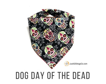 Day of the Dead Dog Bandana, Sugar Skulls Dog Bandana, Halloween Dog Bandana, Dia de los Muertos, Reversible Snap On Dog Bandana