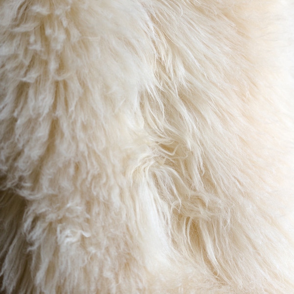 Tapis blanc crème en peau de mouton de source éthique, jeté de chaise en peau de mouton véritable pour la chaise. Tailles petites et grandes peaux de mouton