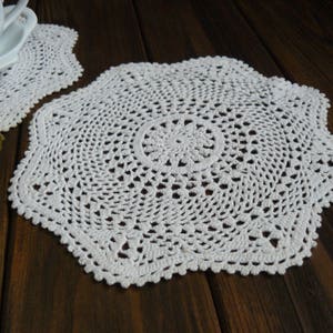 Set of 2 round hand crochet doilies 7&quot;_lace victorian_ivory doily_cotton dreamcatcher_french country_wedding coasters_floral table_placemats