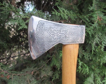 Machado Tomahawk Viking de Aço Gravado à Mão: Machado Forjado para Bushcraft