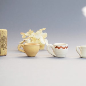 Ceramica in miniatura realizzata al tornio - Tazza in miniatura in gres - Ceramica minuscola - Miniature per case delle bambole - Accessori per giardini delle fate in miniatura
