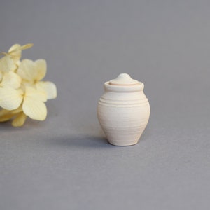 Wheel-thrown Miniature Pottery Stoneware Miniature Pot Tiny Pottery Dollhouse Miniatures Miniature Fairy Garden Accessories With lid 3,5 cm/1.4"