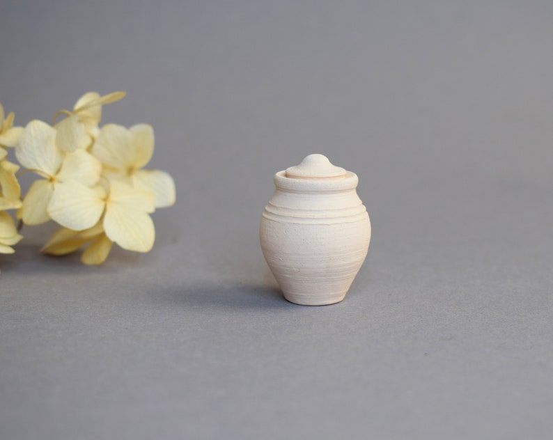 Poterie miniature tournée Pot miniature en grès Petite poterie Miniatures pour maisons de poupées Accessoires de jardin féeriques miniatures With lid 3,5 cm/1.4"