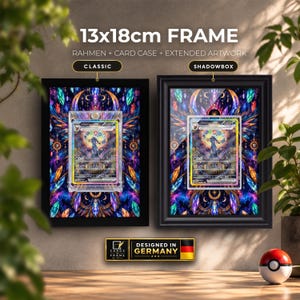 Op de afbeelding: Twee 13x18cm lijsten met de labels Classic en Shadowbox, elk met een verzamelkaart in een beschermhoes tegen een achtergrond met uitgebreide illustraties. De afbeelding bevat de tekst 13x18cm FRAME, RAHMEN + CARD CASE + EXTENDED ARTWORK en een logo met de tekst DESIGNED IN GERMANY.