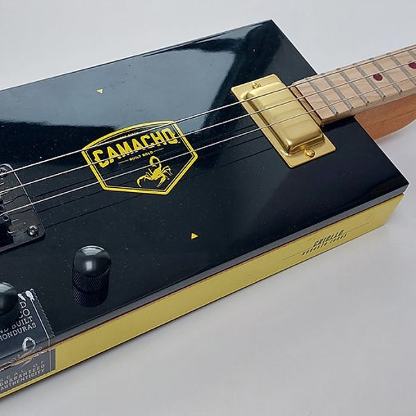 Camacho 3-saitige Cigar Box Gitarre