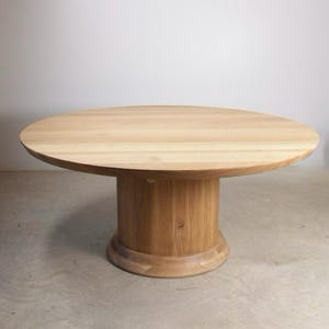 Round Pedestal Base Dining Table