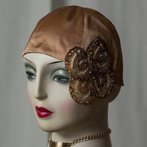 Roaring Twenties Flapper Cloche/Headdress in 20s/20s look, perfect for Charleston outfit, beautiful for a &quot;Gatsby&quot; party, vintage style.