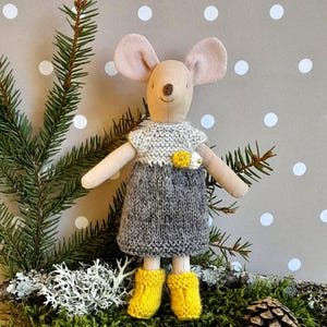 Set of clothes for Maileg mother mouse. Hand knitted toy dress. Tiny toy clothes. Miniature toy dress. Little doll clothes.