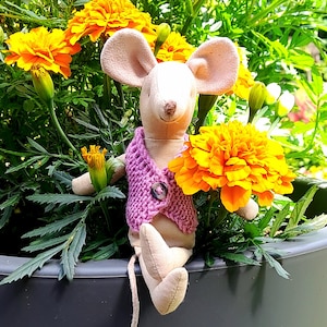 Maileg mouse father/mother, big sister/brother hand knitted vest. Knitted toy clothes. Pure wool vest. Tiny toy clothes.