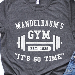 Mandelbaum's Gym It's Go Time Workout Exercise T-shirt unisexe à manches courtes