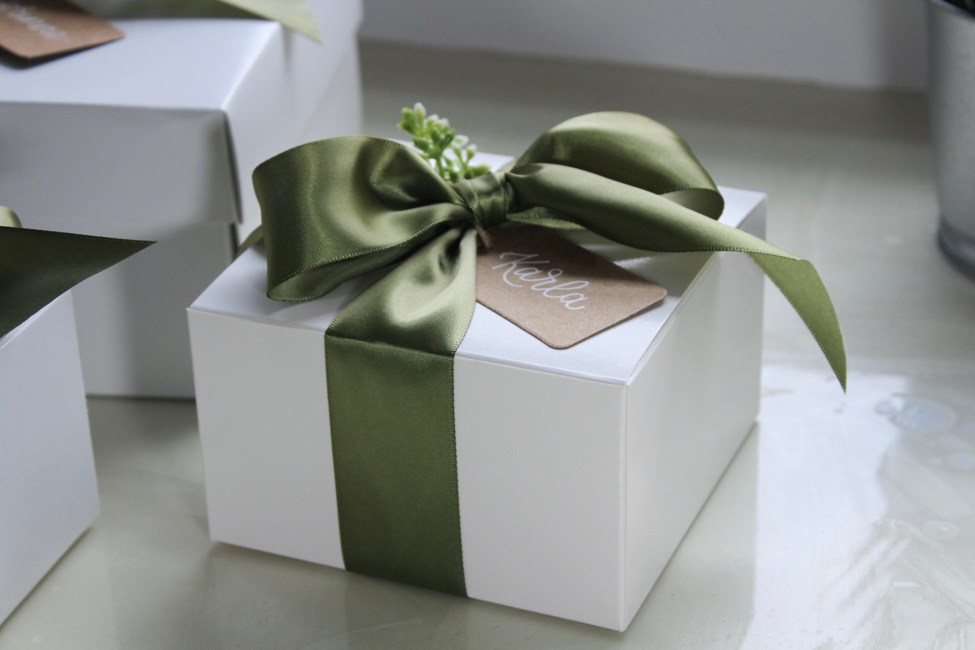Green and Neutral Holiday Gift Wrap Inspiration  Elegant gift wrapping,  Cute gift wrapping ideas, Gift wrapping inspiration