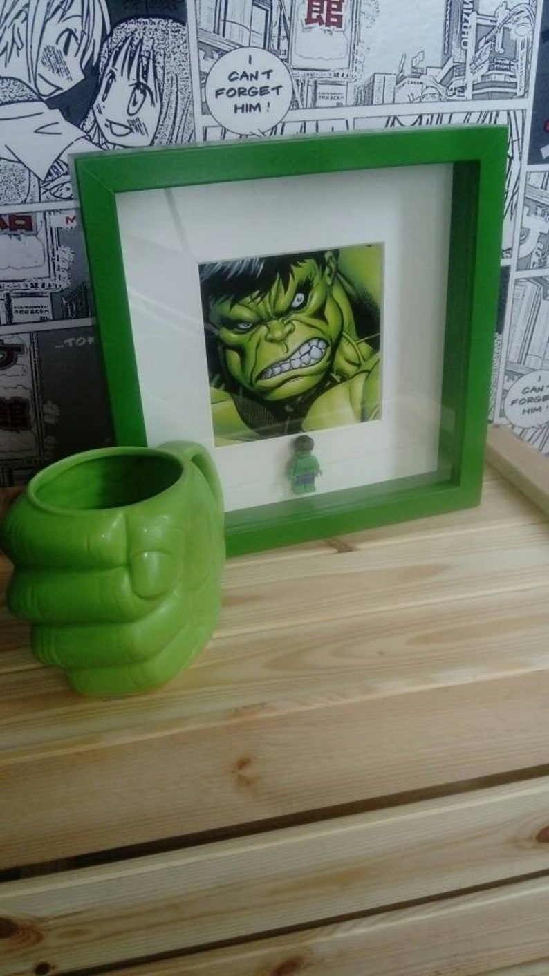Incredible Hulk Mini Figure Box Frame 25x25cm
