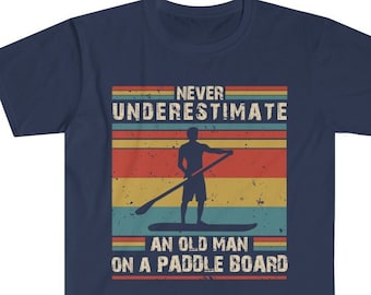 Divertente T-shirt paddle boarding, Stand Up Paddle SUP Mai sottovalutare un vecchio su una tavola da paddle, camicia paddleboard, regalo paddleboader