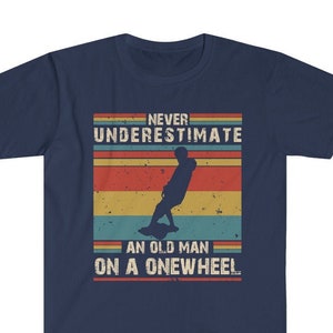Never Underestimate an Old Man On a OneWeel Shirt, Onewheel T-shirt for Men, One Wheel Dad Gift, Onewheel Grandpa Father&#39;s Day Unisex Tee