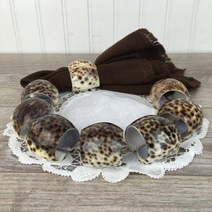 Vintage Natural Seashell Napkin Rings, Set of 8 Fabric Napkin Holder, Leopard print pattern, Funky 80s Decor, Table Setting, Sea Cabin Decor
