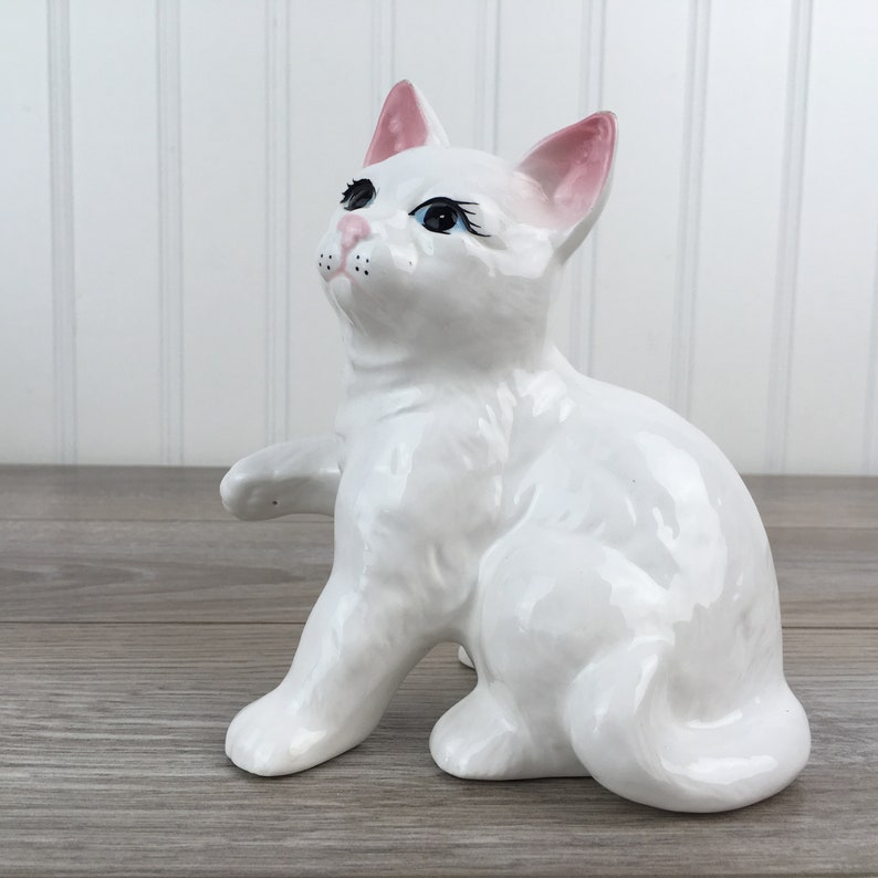 Blue Eyes Made in Taiwan Gift Pop Art Vintage White Ceramic Cat Figurine Kitsch Art Nouveau Retro Cute White Cat Statue wPink Ears