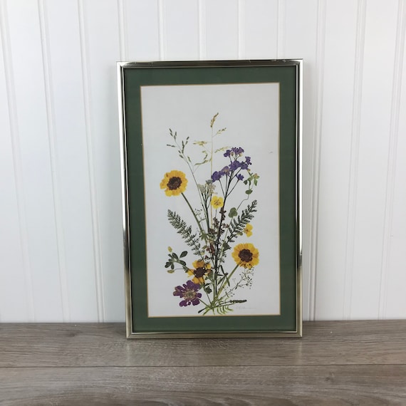 How to make a vintage flower press hanging picture frame