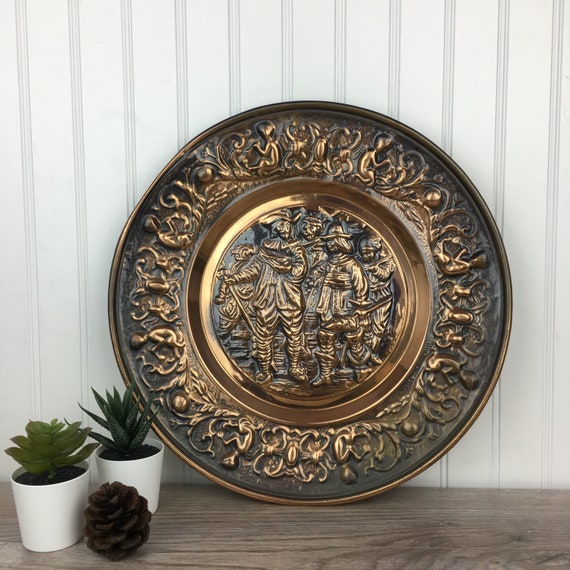 Vintage Large Copper Plate, Rustic Hammered Copper Wall Hanging, Musketeer  Peasant, Bronze Mid-century Decor, Boho Lodge Cabin Pub Decor 