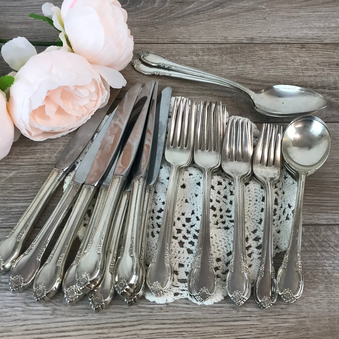 Vintage 1947 Rogers Bros Silver Plated Flatware Set of 30 Pieces