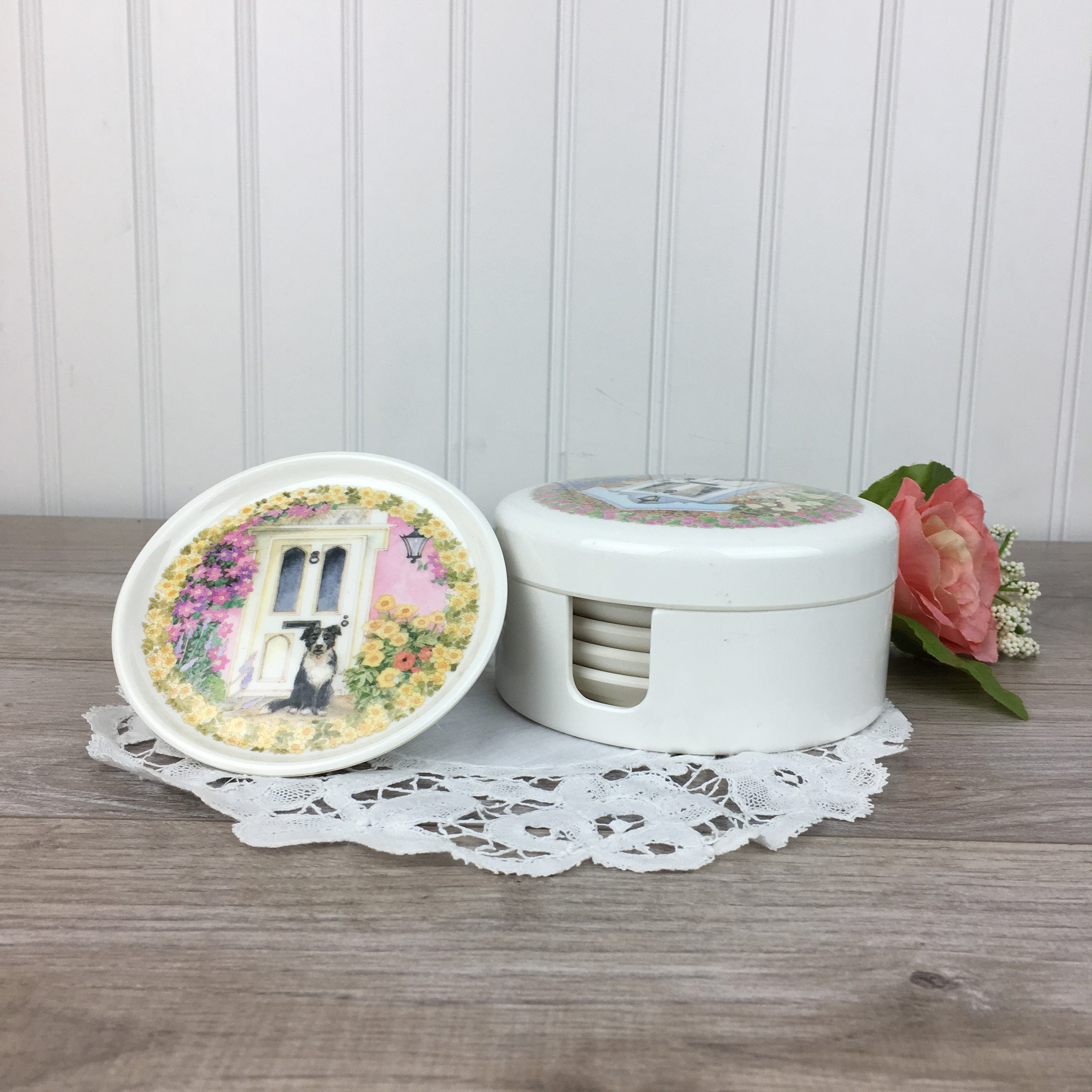 アンティークイギリス 楓/蔦の葉 オープンカットワーク プチドイリー コースター Vintage Cloverleaf Doorway Cats and Dogs Plastic Coasters