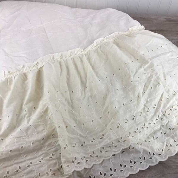 Vintage 80s Off-White Eyelet Lace Bed Skirt, Dust Ruffle, Shabby Chic Bedding for Queen Bed, Lace Ruffle Bed Skirt, Country, Cottage core