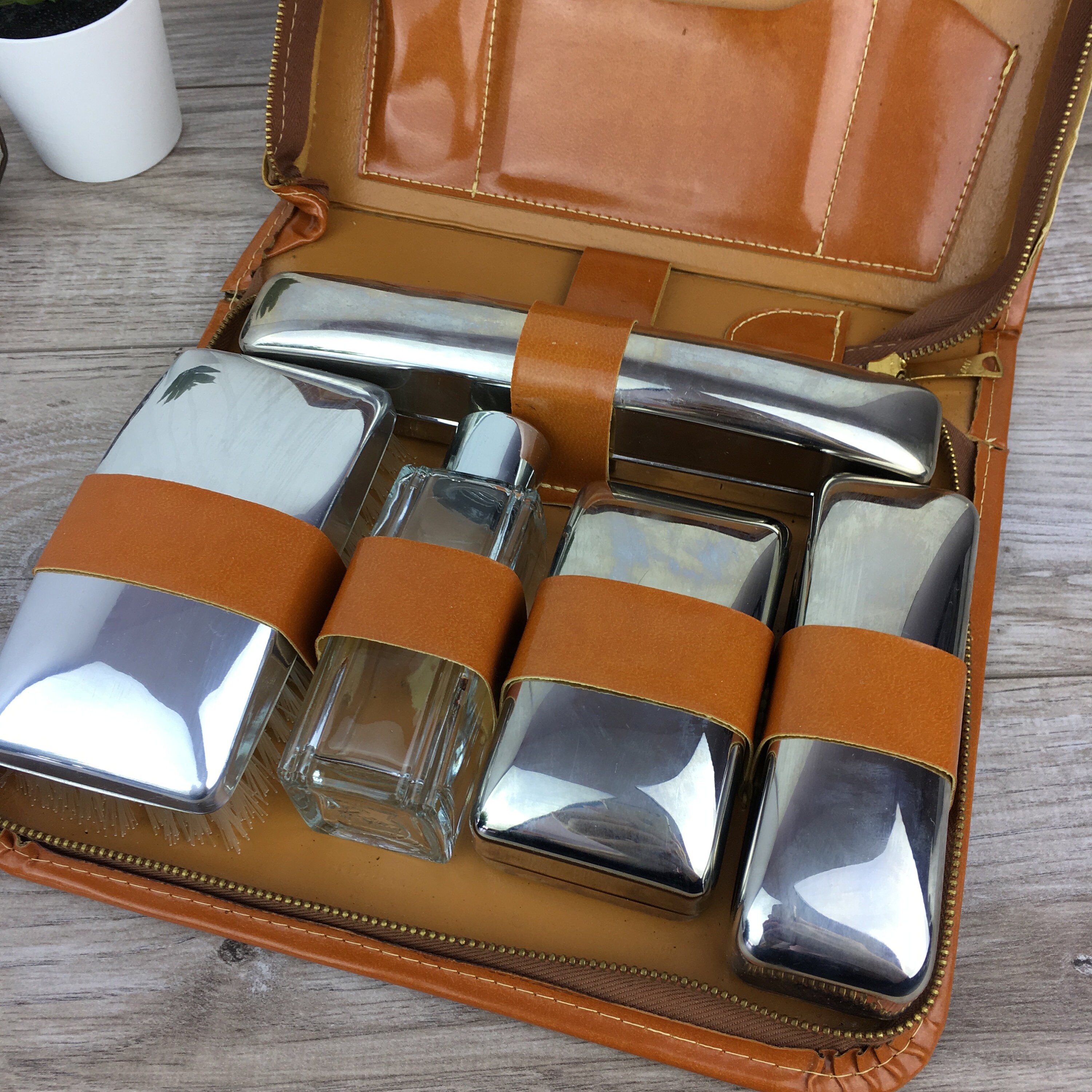 mens toiletry kit