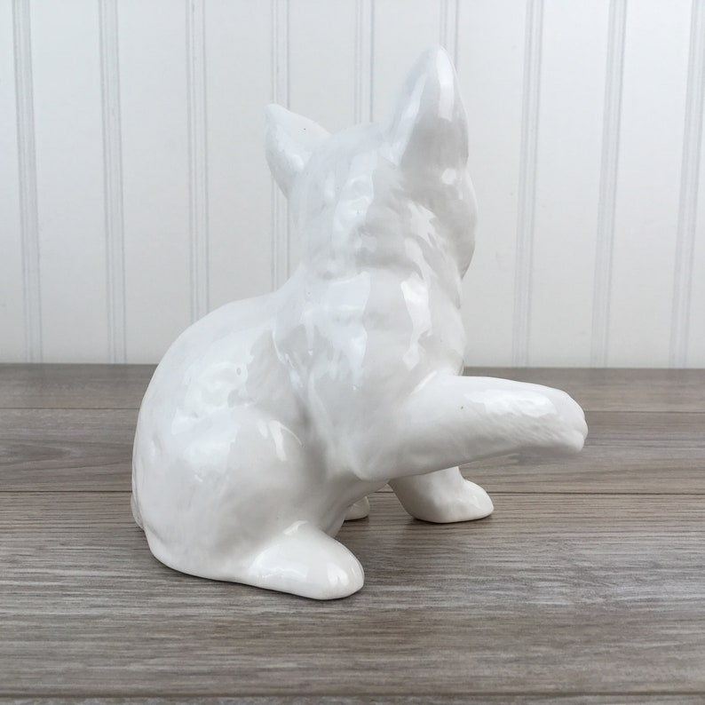 Blue Eyes Made in Taiwan Gift Pop Art Vintage White Ceramic Cat Figurine Kitsch Art Nouveau Retro Cute White Cat Statue wPink Ears