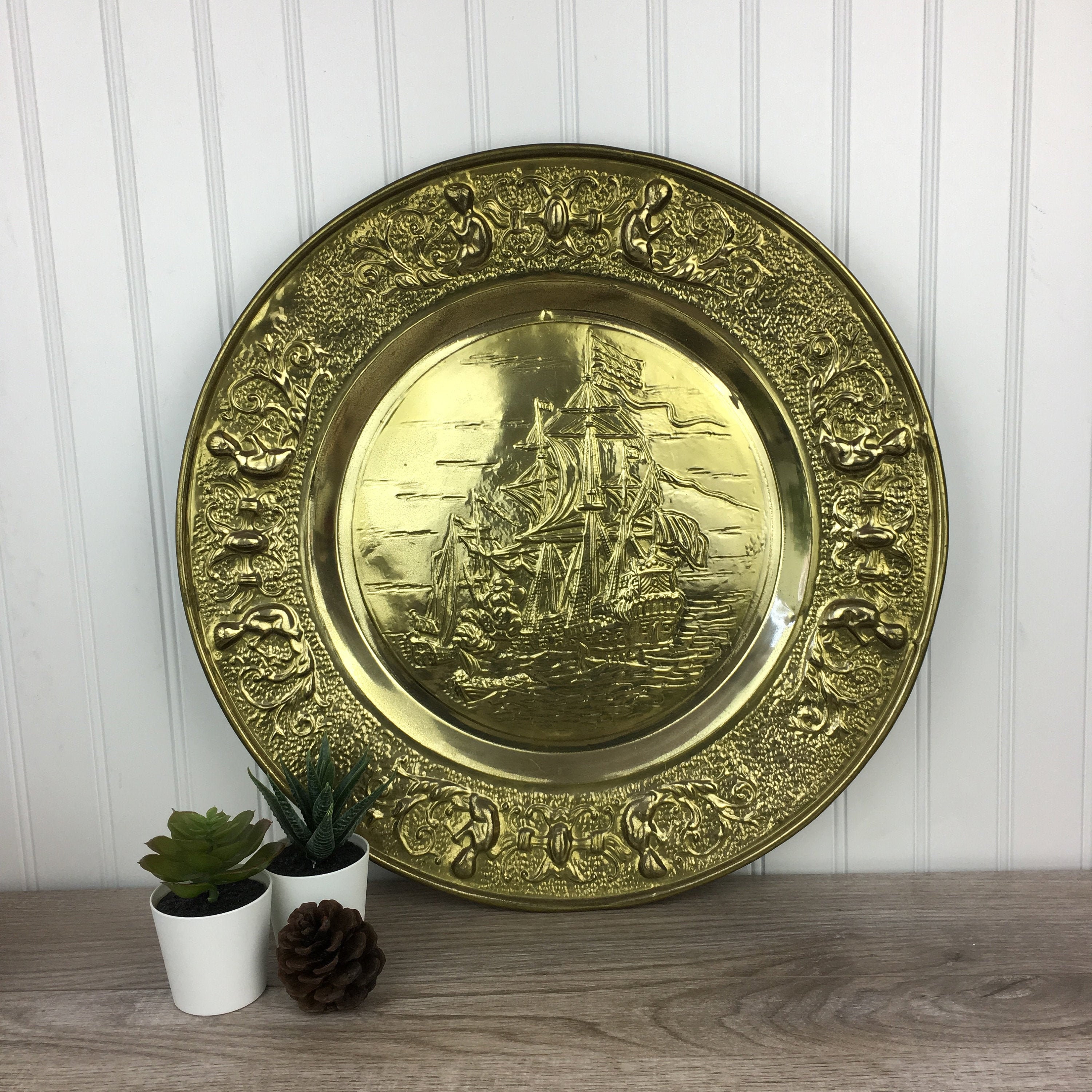 Vintage Large Brass Wall Plate, Embossed Sailboat, Hammered Brass Wall  Hanging, Gold Brass Mid-century Decor, Sailing , Sea Cabin, England -   Israel