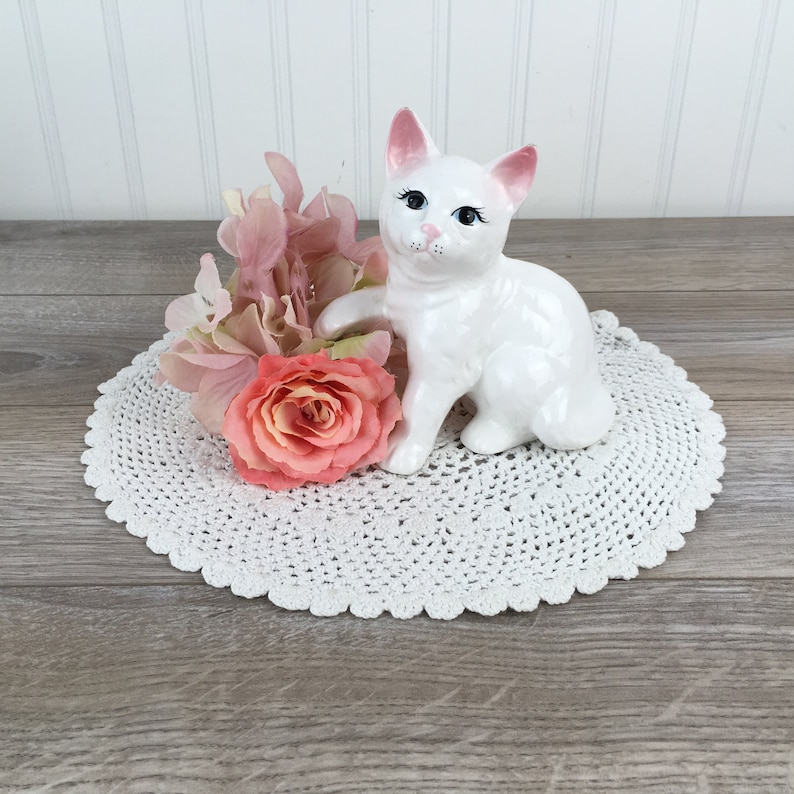 Blue Eyes Made in Taiwan Gift Pop Art Vintage White Ceramic Cat Figurine Kitsch Art Nouveau Retro Cute White Cat Statue wPink Ears