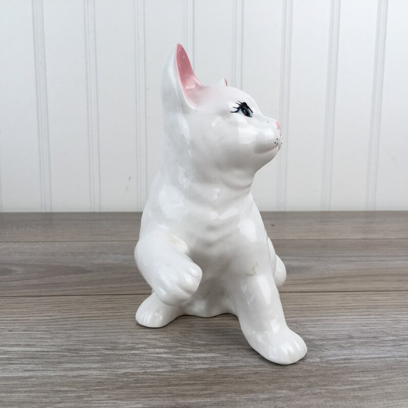 Blue Eyes Made in Taiwan Gift Pop Art Vintage White Ceramic Cat Figurine Kitsch Art Nouveau Retro Cute White Cat Statue wPink Ears