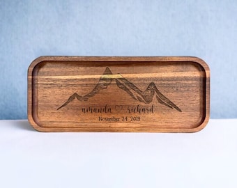 Spersonalizowana drewniana taca, spersonalizowana taca parkingowa, spersonalizowany prezent na szczyt góry, grawerowany laserowo motyw górski, taca na drobiazgi z drewna akacjowego
