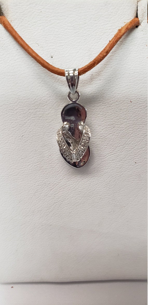 Vintage 14k white gold and diamonds sandal pendant