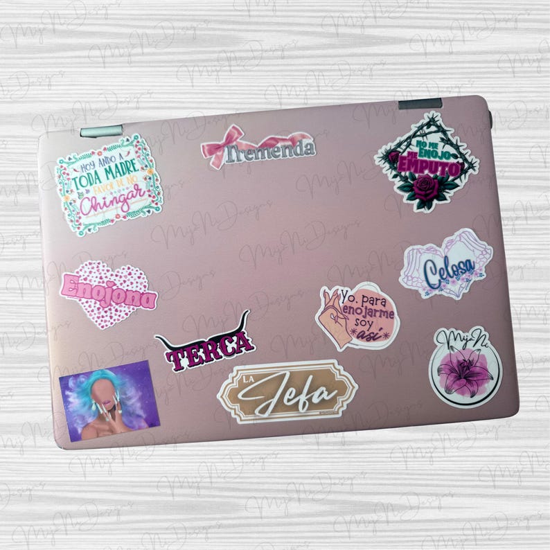 Put Your Hair in a Chongo y a Chingarle Mija – Latina Power Sticker or Magnet, Spanglish Boss Mode Decal, Holographic Option imagem 7