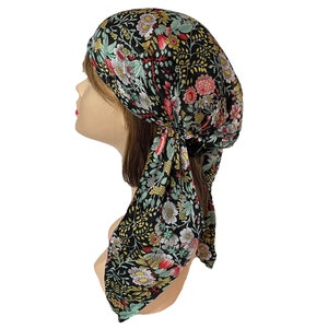 Elegant floral lined pre tied head scarf. Comfortable Tichel. Turban for women. Hair loss scarf. Chemo headwear. Nurse bouffant.