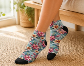 Tropical Plumeria Ankle Socks, Floral Vintage Hawaiian Printed Socks