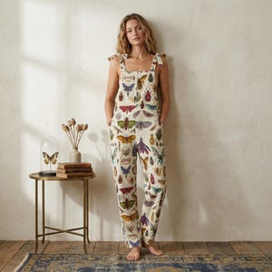 Kombinezon z nadrukiem owadów: Witchy Cottagecore Boho Overalls