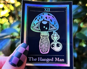 La pegatina holográfica de la carta del tarot del hombre ahorcado. Pegatina alienígena de hongos. Pegatinas impermeables. Pegatinas Trippy de alta calidad.