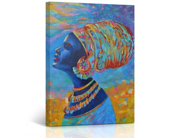 Puede incluir: Una pintura colorida de una mujer con la cara azul y un gran turbante colorido. Lleva un collar azul y amarillo y un vestido azul y amarillo. El fondo es un cielo azul y amarillo.