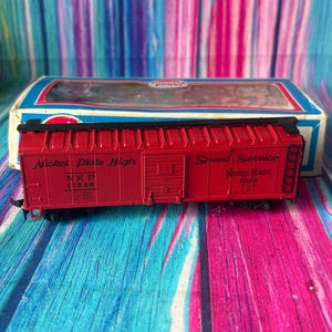 Vintage Toys R Us Model Power Train Car Red HO Scale 5.5”Box Car Nickle Plate Collectible kids original box