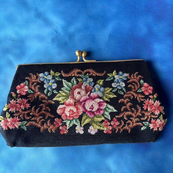 Vintage tapestry embroidered kiss lock change coin purse vintage retro