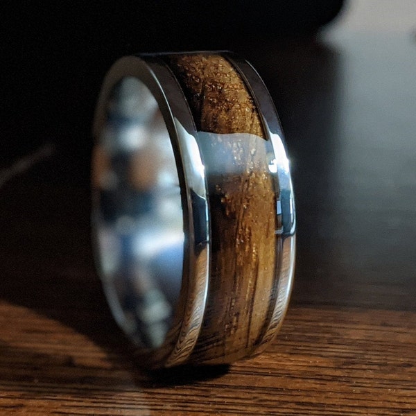 Einzigartiger Whisky Fass Holz Ring mit Titanium Kern - Handgefertigter Ehering für Männer